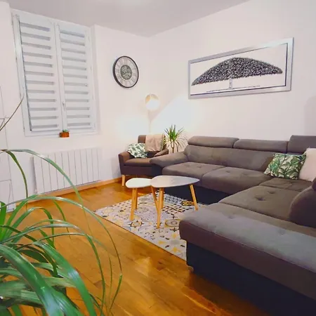 Luxury, Peaceful 3 Bedroom Family 아파트 생캉탱