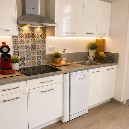 Luxury, Peaceful 3 Bedroom Family 아파트 생캉탱